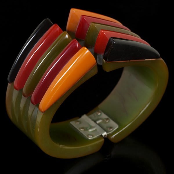 Antique Spotlight: Bakelite Jewelry Antique Spotlight: Bakelite Jewelry