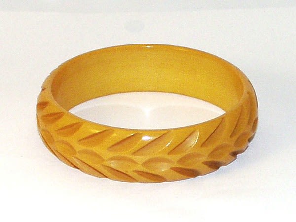 Antique Spotlight: Bakelite Jewelry Antique Spotlight: Bakelite Jewelry