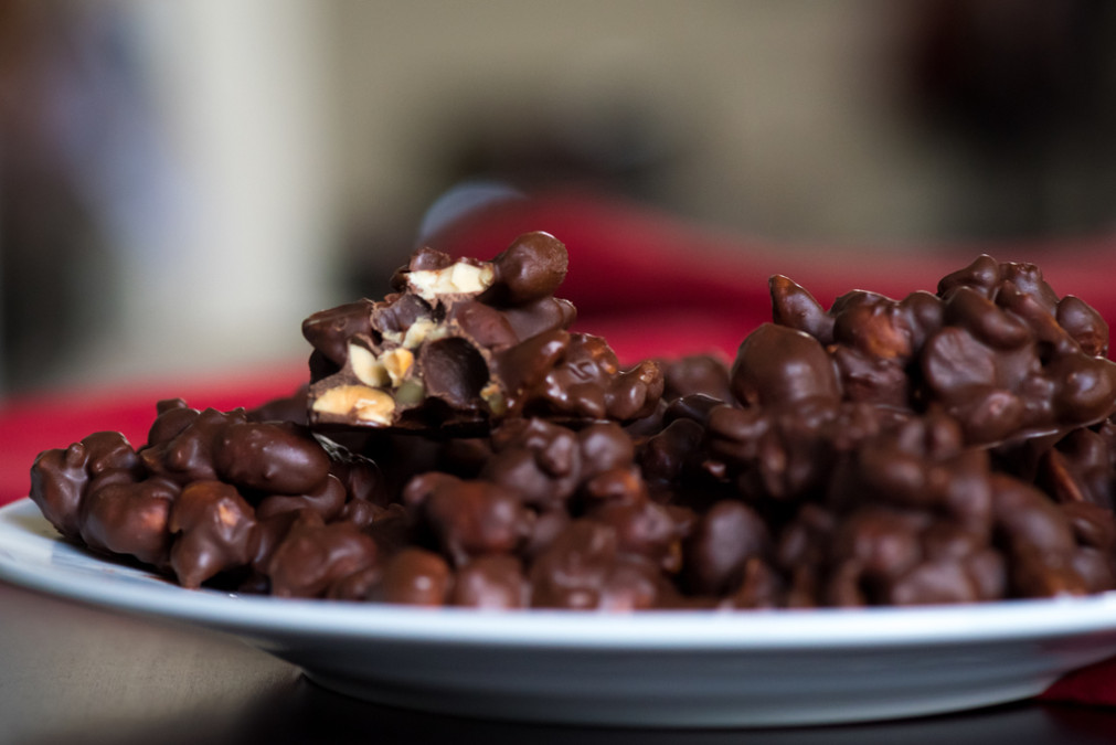 Slow Cooker Chocolate Nut Clusters 12 Tomatoes