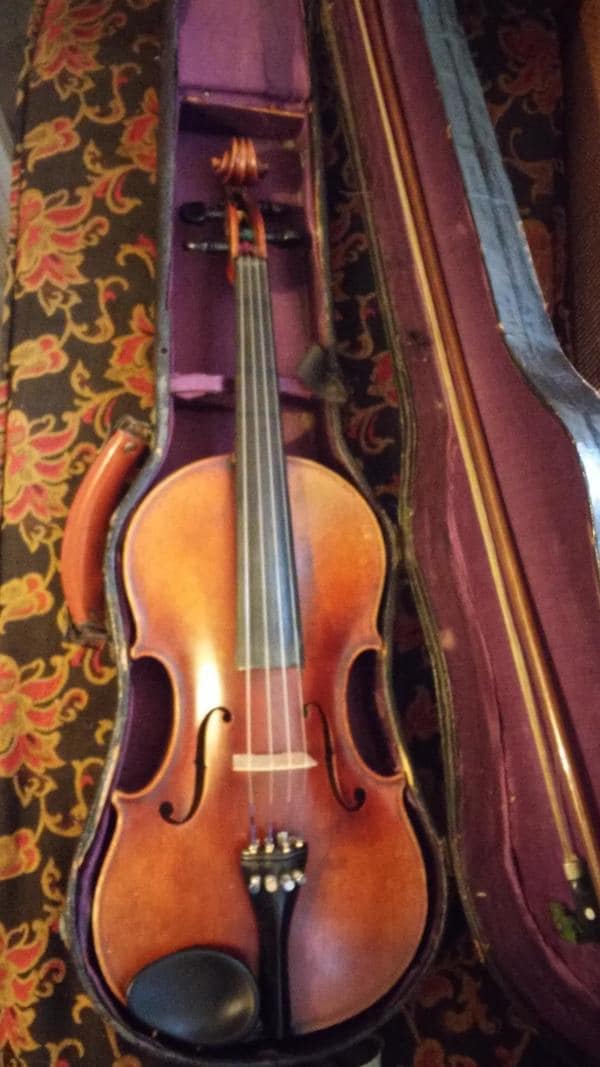 Antique Spotlight: Violins Antique Spotlight: Violins