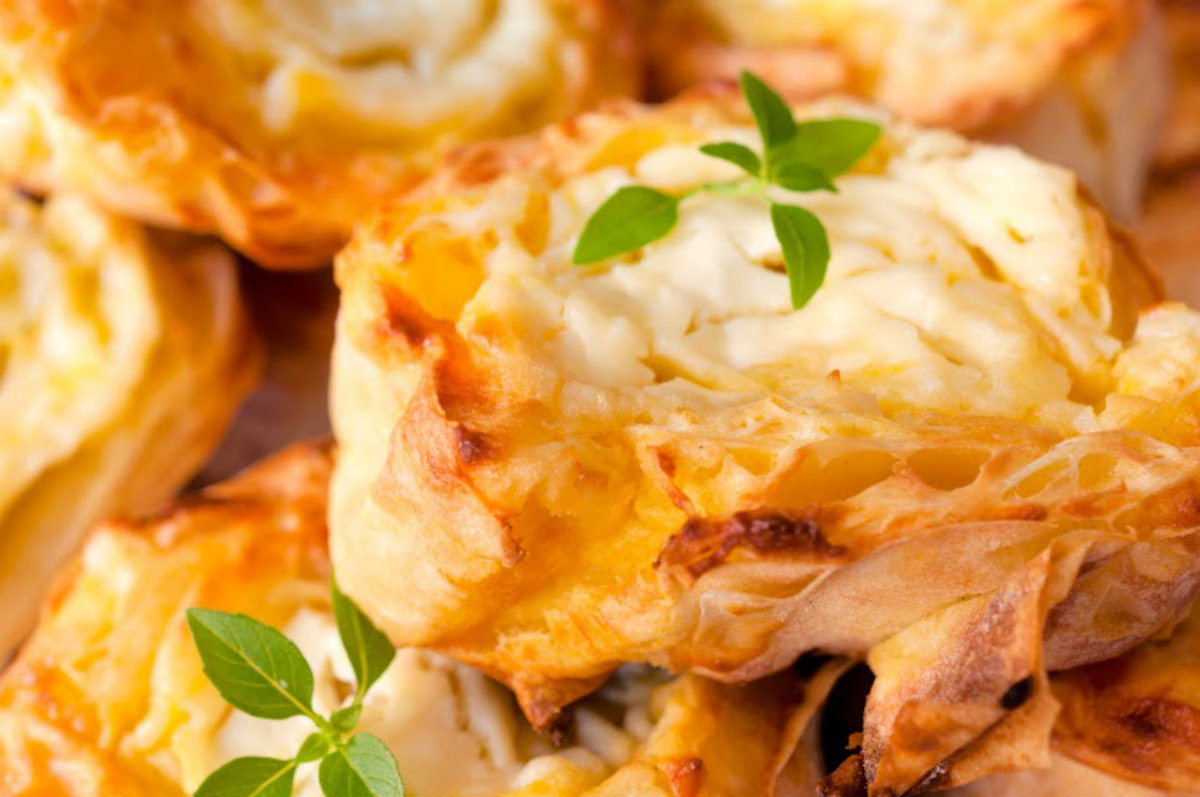 Cheesy Feta Puff Pastry Bites 12 Tomatoes