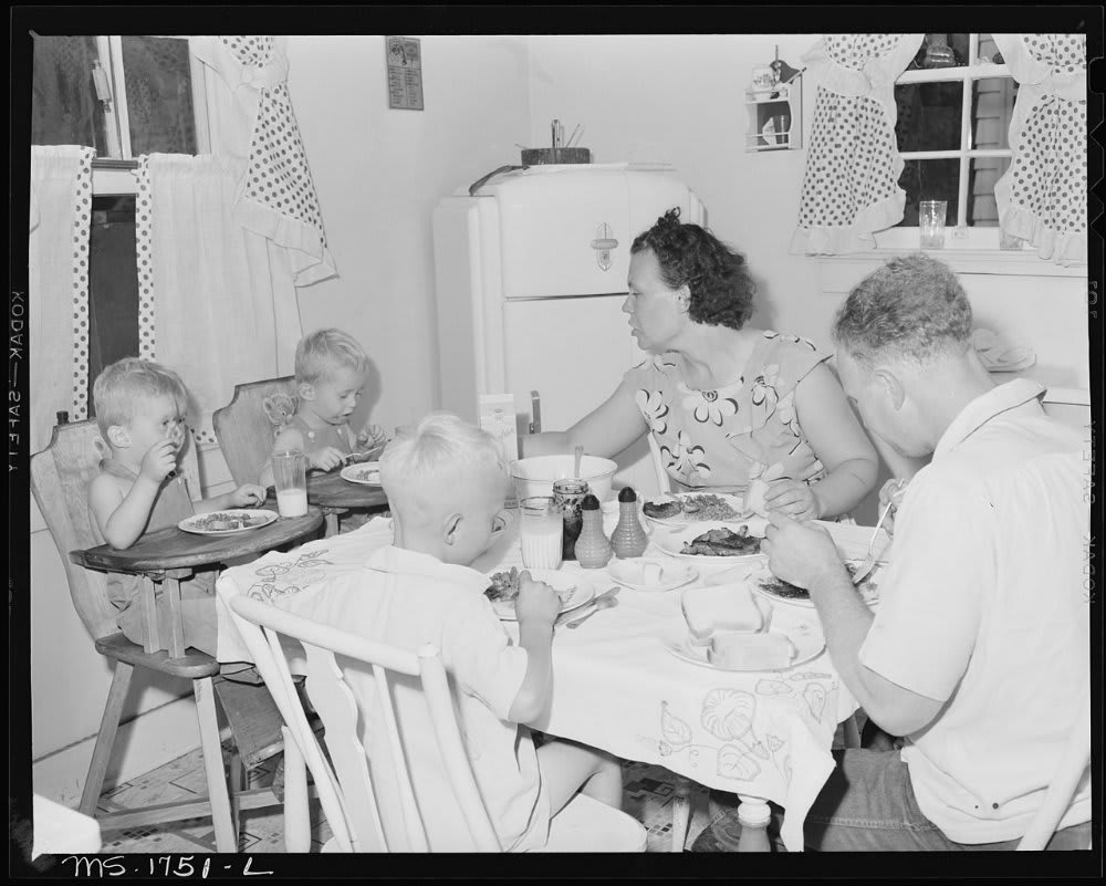 via U.S. National Archives and Records Administration / Russell Lee