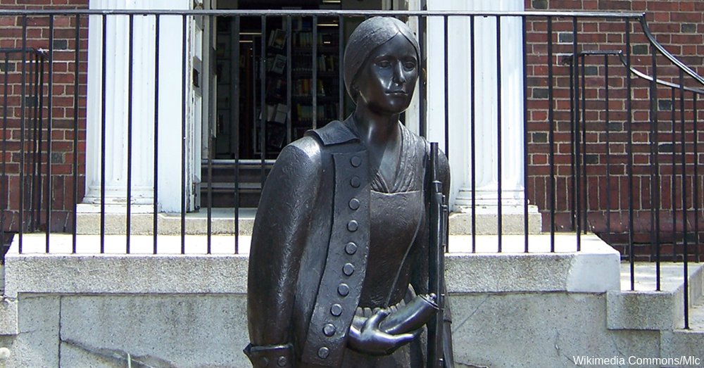 Statue of Deborah Sampson outside the Sharon public library. / Via Mic