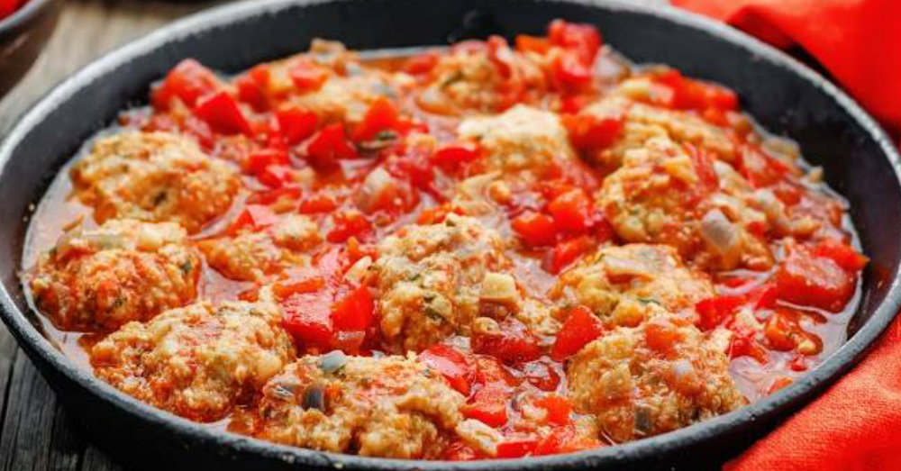 Chicken Meatballs With Tomato Bell Pepper Sauce 12 Tomatoes