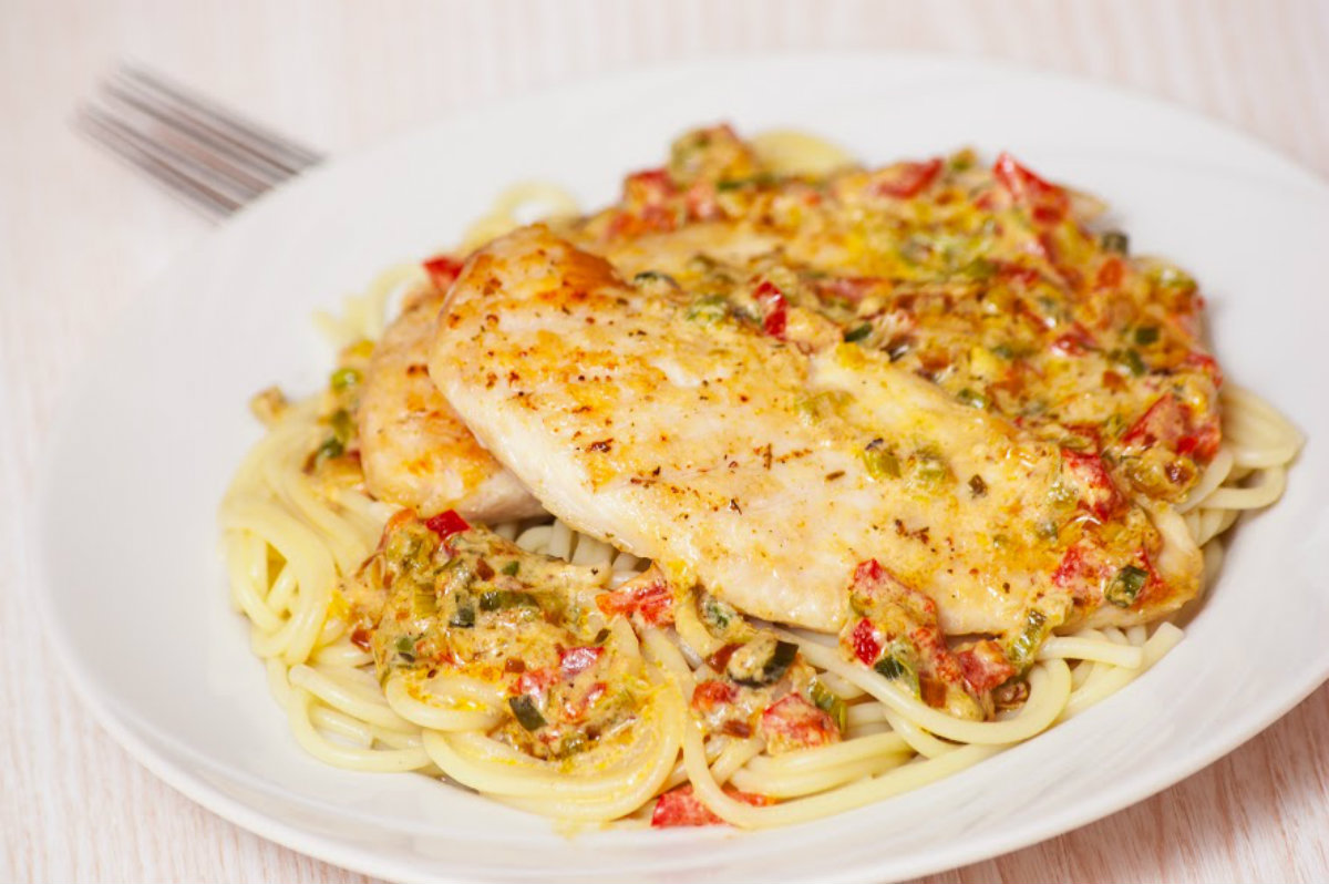 Chicken Linguine With Red Pepper Zucchini Cream Sauce 12 Tomatoes