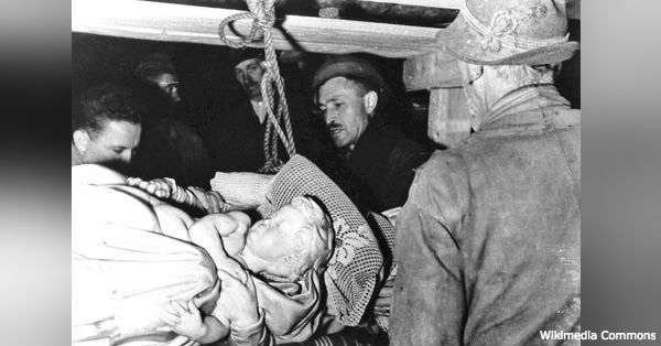 The pilfered Madonna of Bruges being recovered by the Monuments Men.