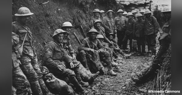The soldiers of WWI were exposed to dangerous gas, all the while under heavy fire.