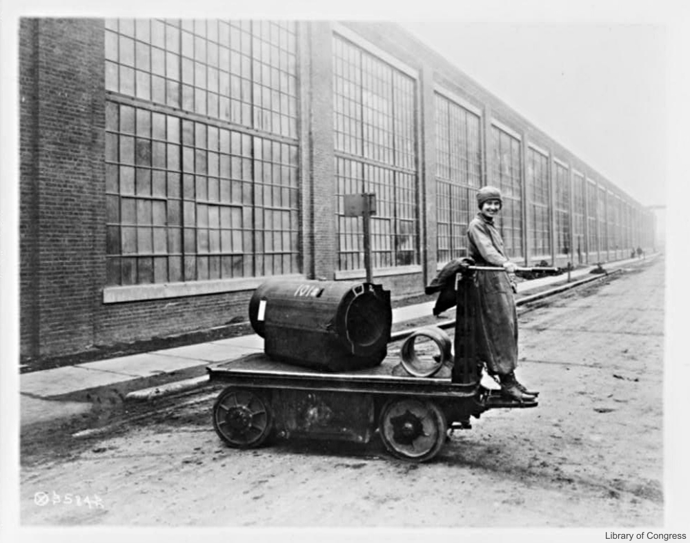 Female factory worker WWI