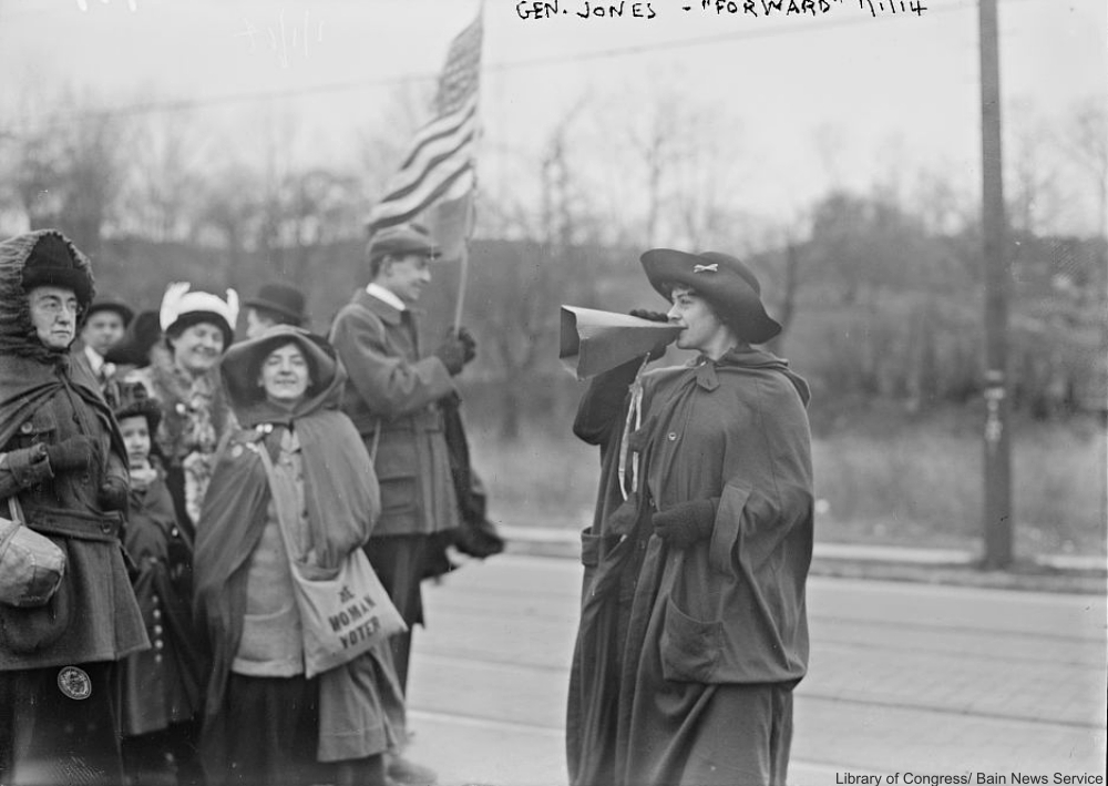 Suffragettes marching for votes for women 1910s