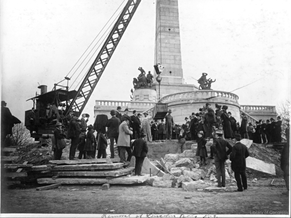 Lincoln's body being moved for the completion of the Lincoln Tomb.