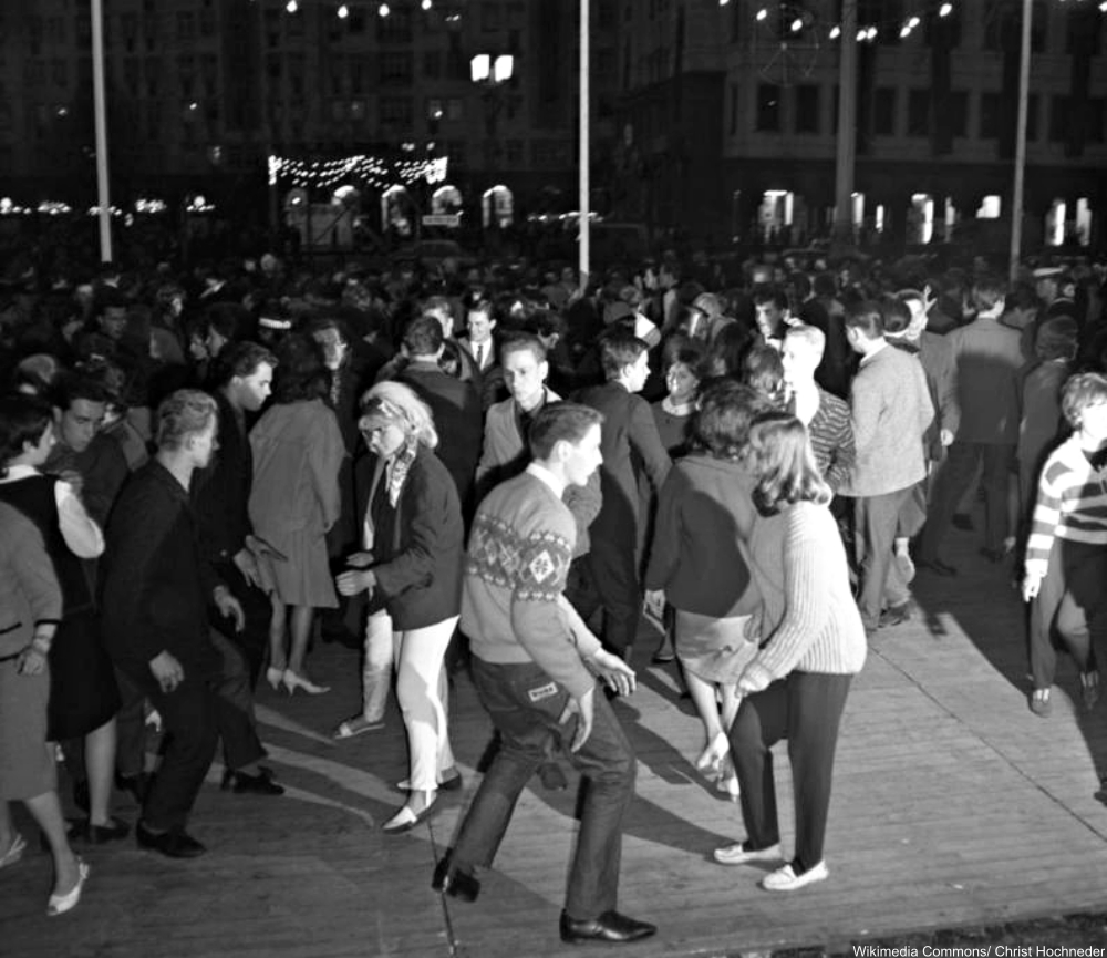 Teens dancing 1960s