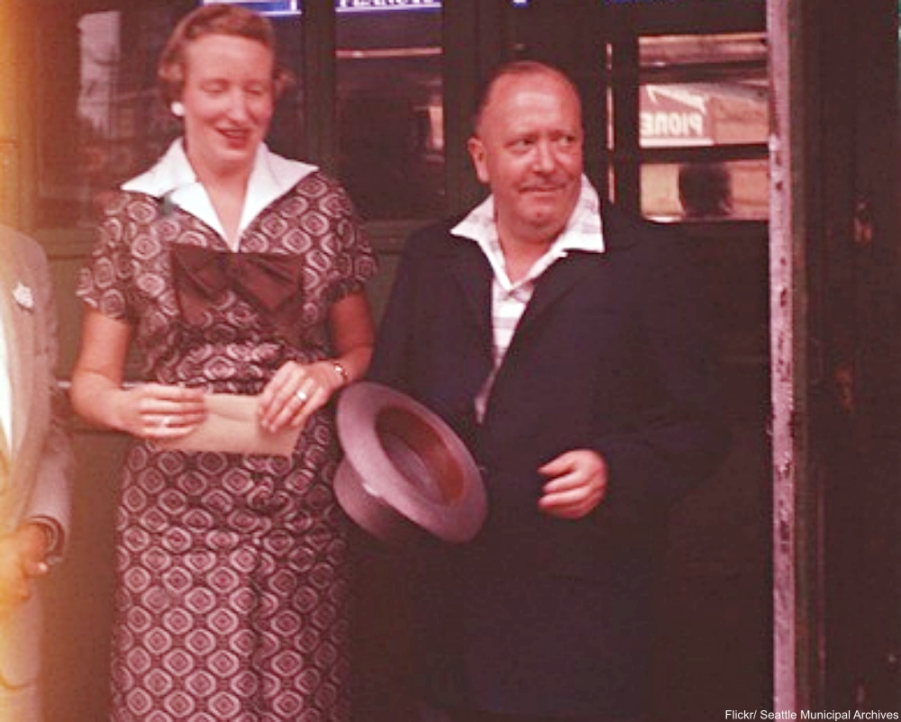 people used to dress up- etiquette we miss