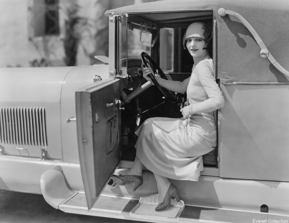 manners we miss- holding the door open for a woman