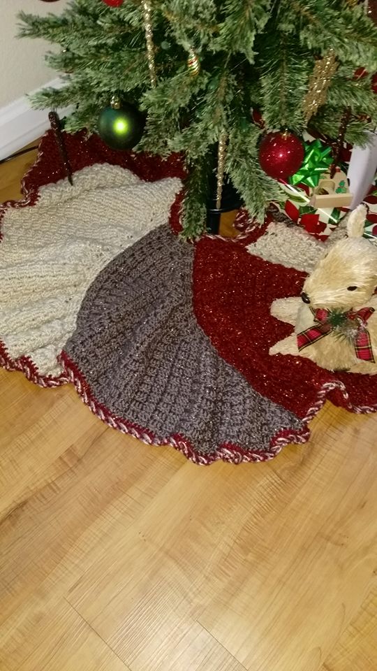 Top 12 Crochet Tree Skirts Of The Year! Page 2 Crafty House