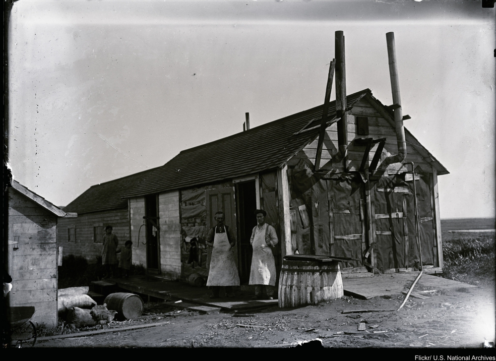 The Settling of Alaska in Iconic Photographs