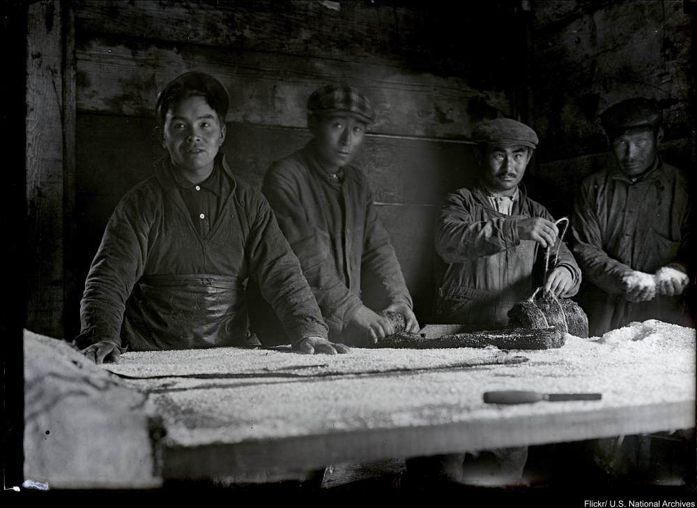 The Settling of Alaska in Iconic Photographs