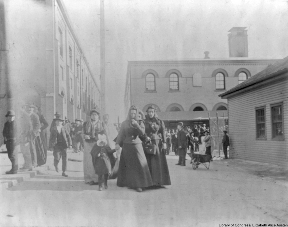 Incredible Photos of Immigrants at the Turn of the Century