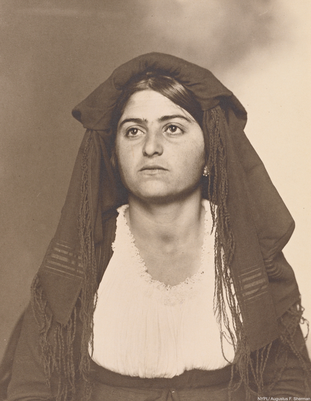 Incredible Photos of Immigrants at the Turn of the Century