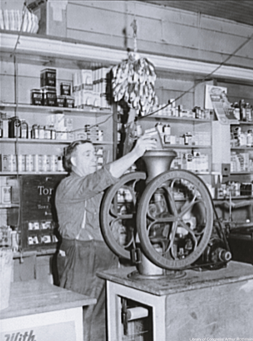 15 Photos Inside the Old General Stores of Yesteryear