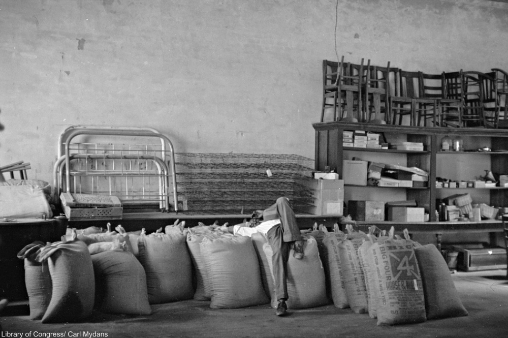 15 Photos Inside the Old General Stores of Yesteryear
