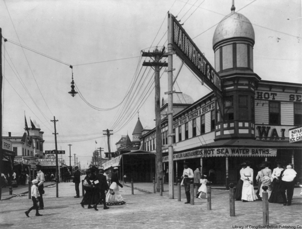 The Victorian Seaside in Photographs