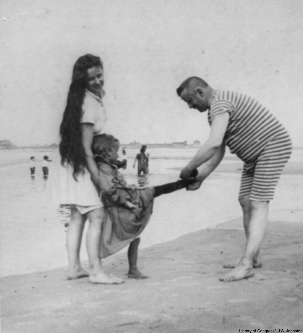 The Victorian Seaside in Photographs