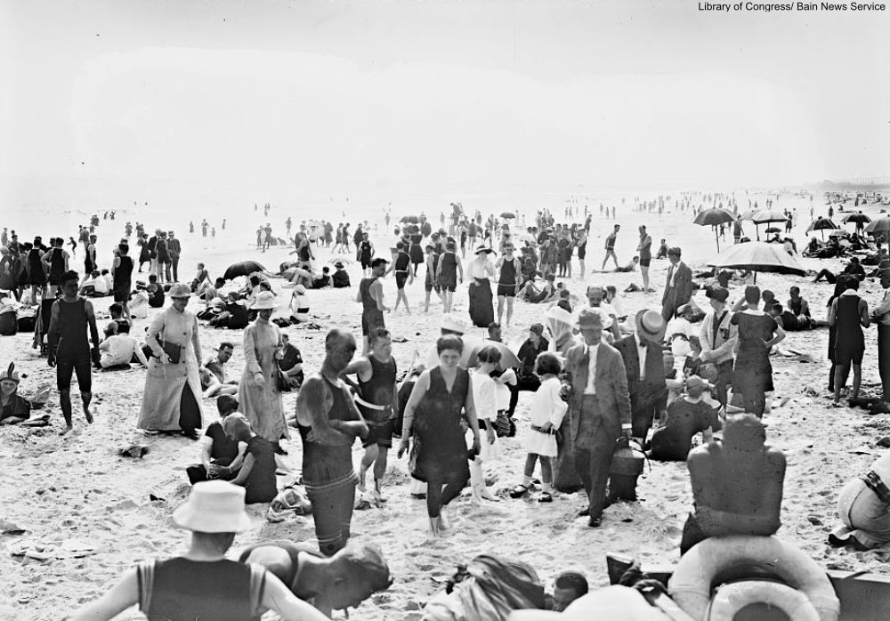 The Victorian Seaside in Photographs