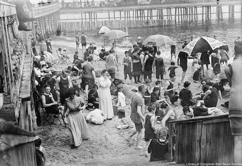 The Victorian Seaside in Photographs