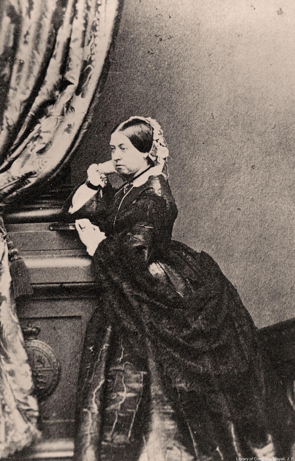 The Fascinating History of Mourning Jewelry