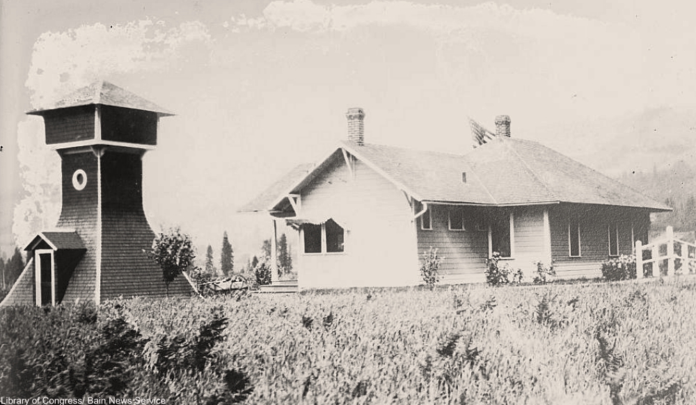 9 Wacky Old Houses We Would Have Loved to Visit!