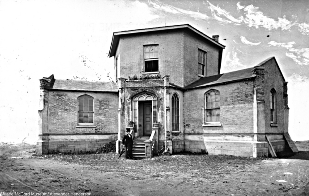 9 Wacky Old Houses We Would Have Loved to Visit!