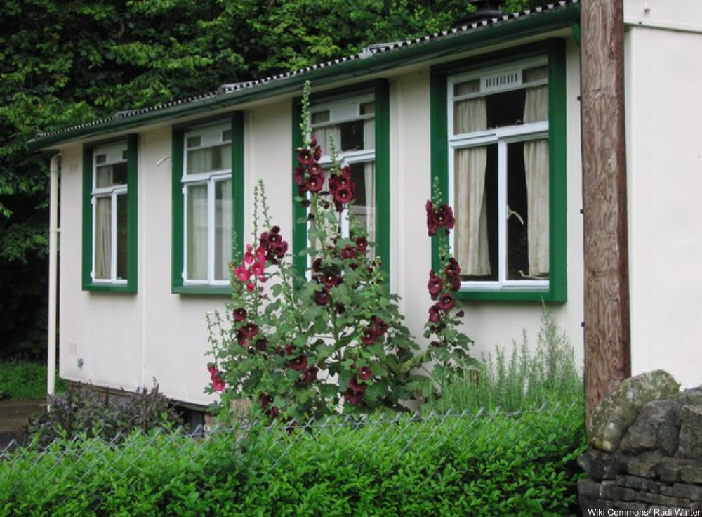 A Fascinating Look Inside a Prefab House from 1944
