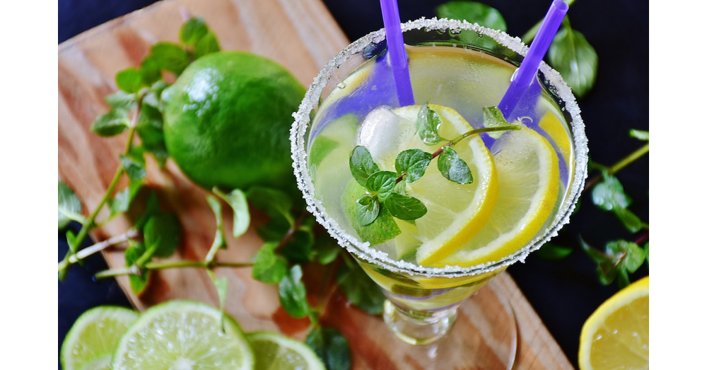 8 Simple Ways To Make Sure You’re Drinking Enough Water 12 Tomatoes