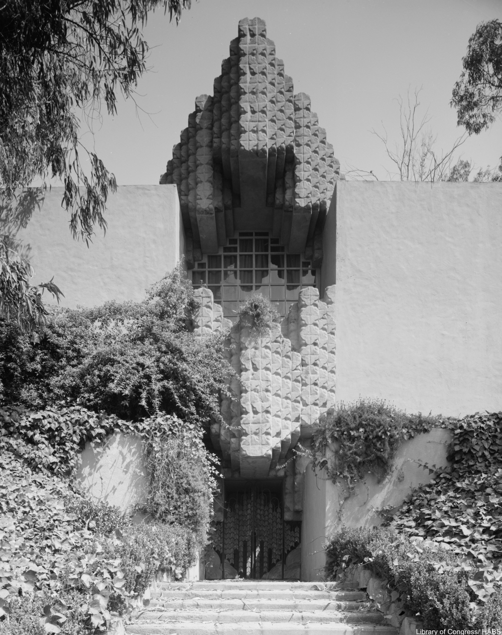 Take a Vintage Tour of the Art Deco with a Dark Secret