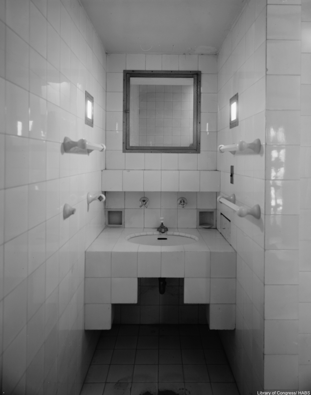 Take a Vintage Tour of the Art Deco with a Dark Secret
