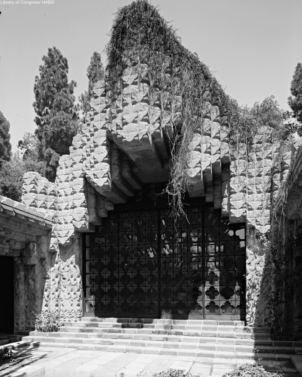 Take a Vintage Tour of the Art Deco with a Dark Secret
