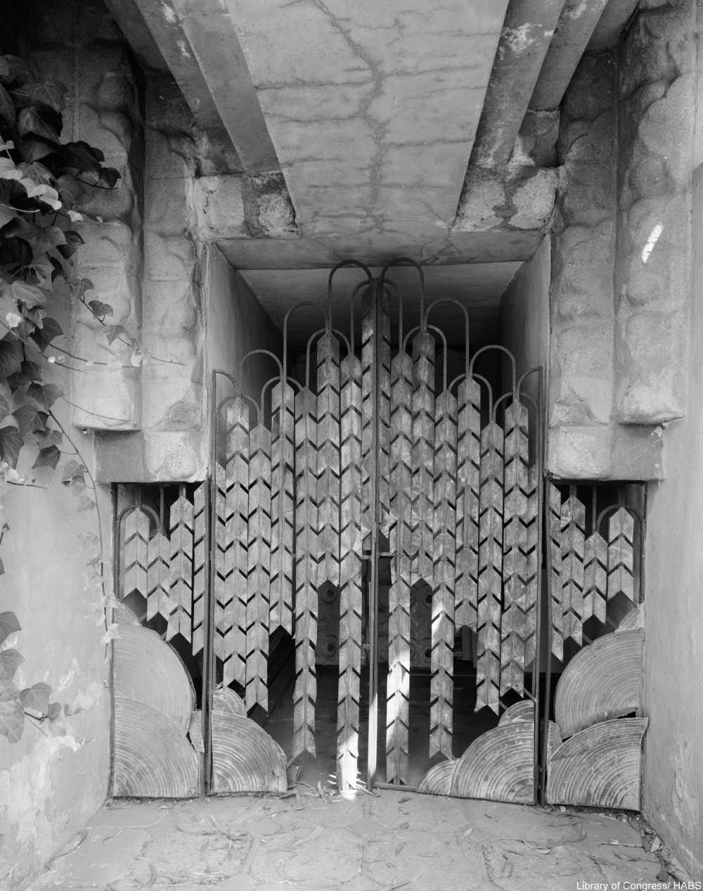 Take a Vintage Tour of the Art Deco with a Dark Secret