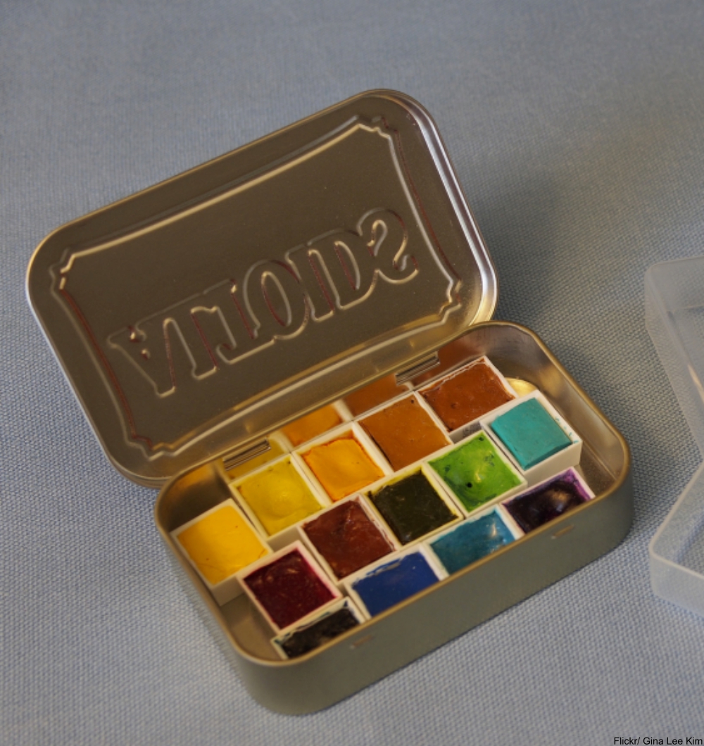 Turn a mint tin into a watercolor palette
