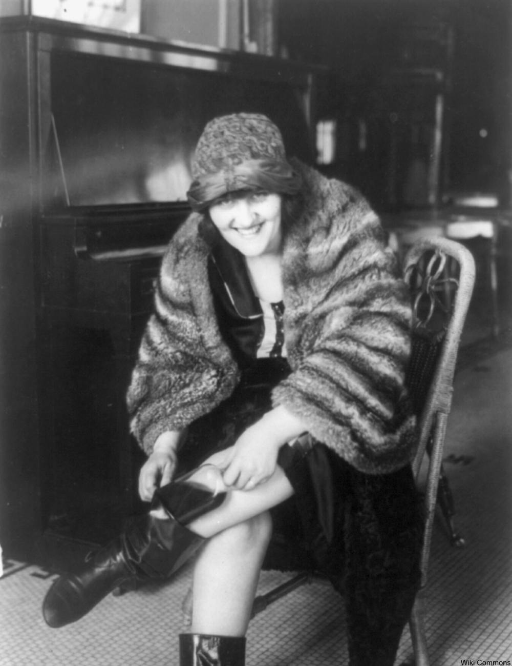 flapper slipping a flask into her boot