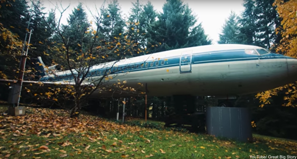 Bruce Campbell Lives in a retired jet