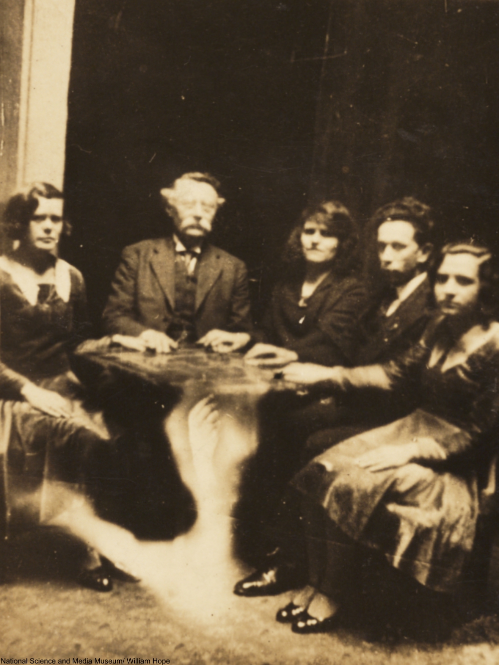 spirit photography of a seance