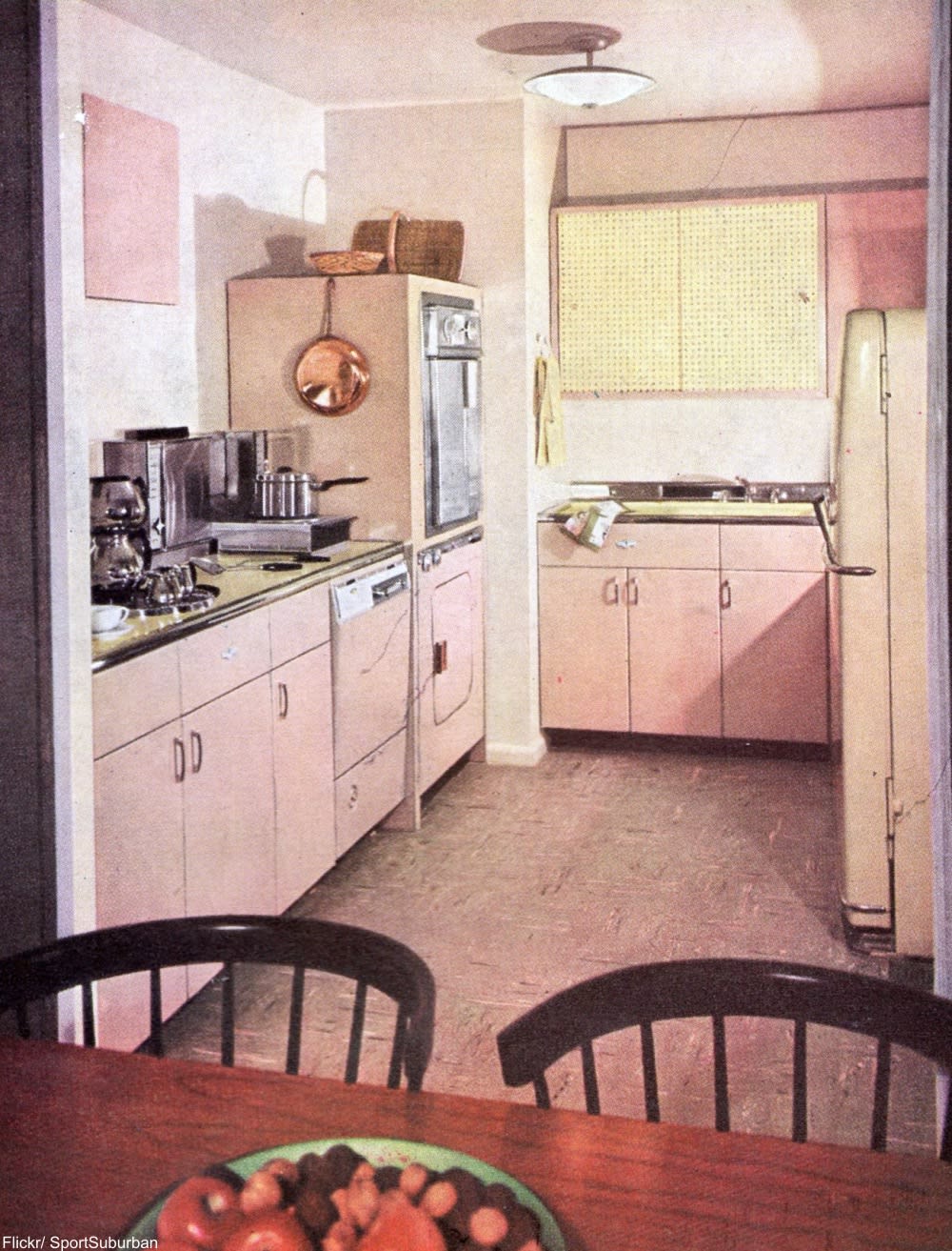 27 Pink Kitchens from the Old Days That We’d Love to Have Today Dusty