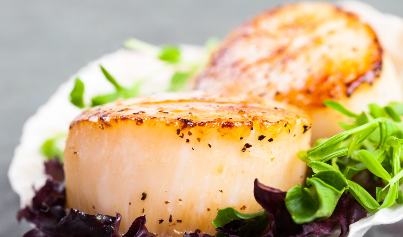 Easy PanSeared Scallops with HerbButter Sauce 12 Tomatoes