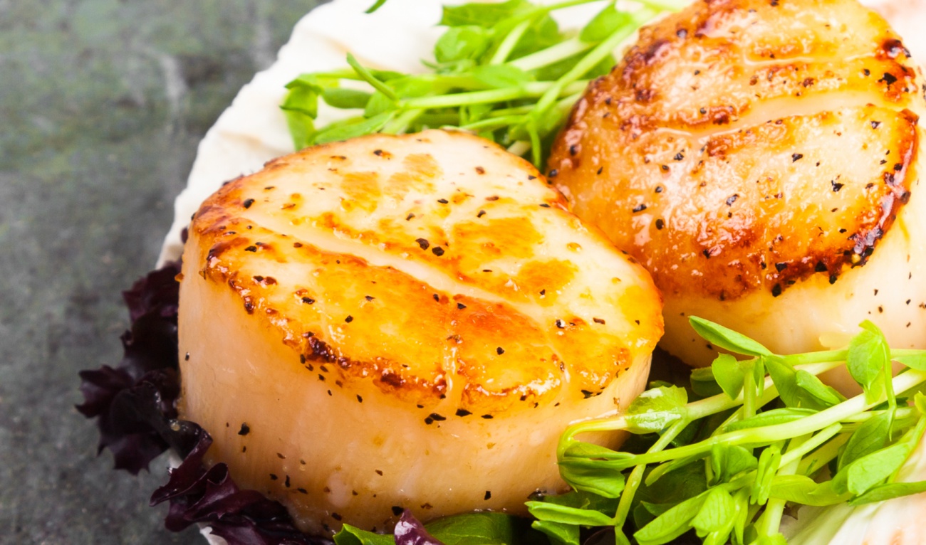 Easy PanSeared Scallops with HerbButter Sauce 12 Tomatoes