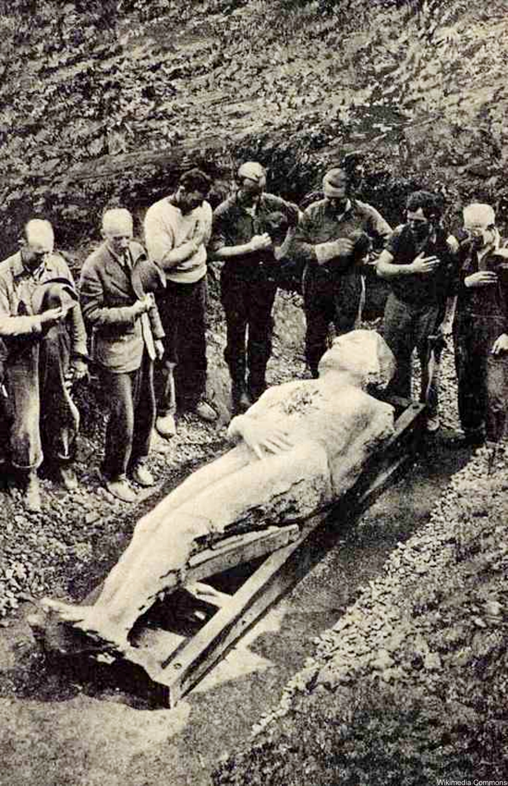 Excavation of the Cardiff Giant in 1869