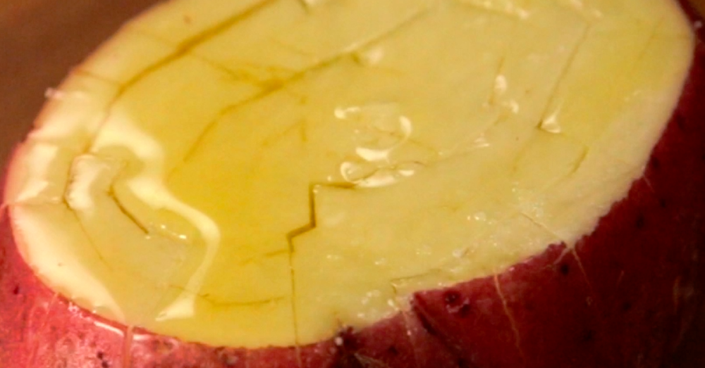 Cheesy Blooming Potato 12 Tomatoes