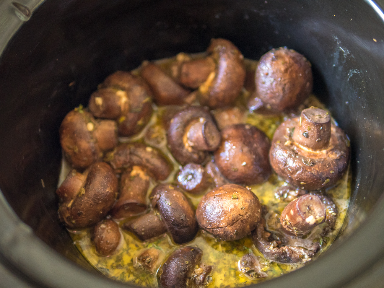 Slow Cooker Garlic and Herb Butter Mushrooms 12 Tomatoes