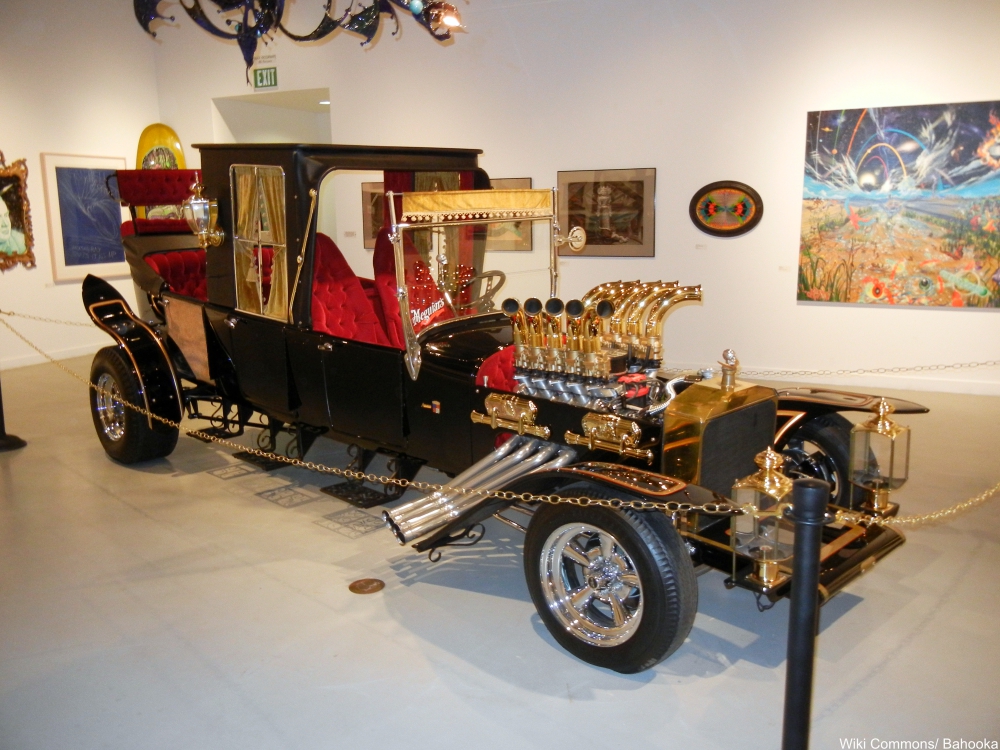 Fans Think These Famous TV Props Should Be in Museums and Now They Are!