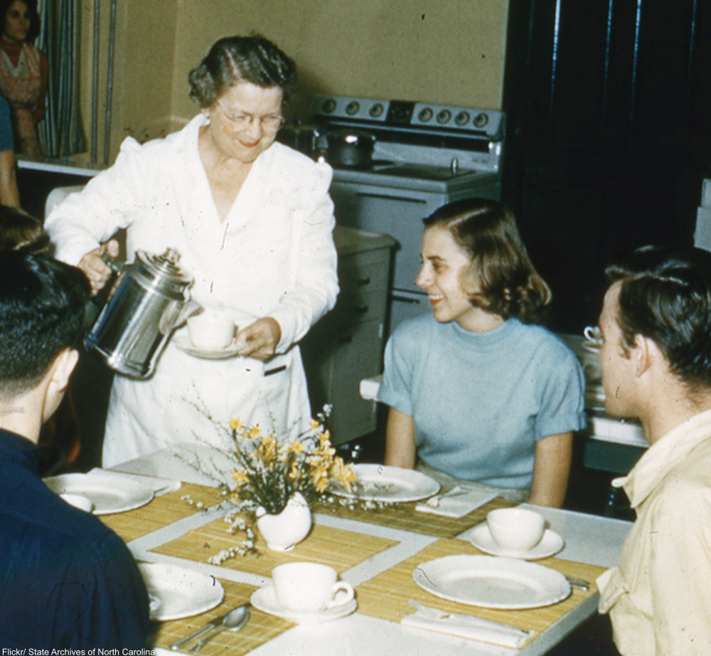 Vintage Kitchen Decor Ideas We Need To Bring Back