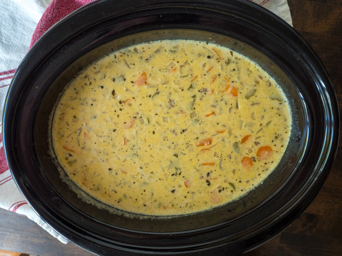 Creamy Slow Cooker Cheeseburge Soup Horizontal 1